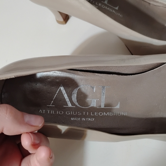 Attilio Giusti Leombruni Cream and Black Toe Heels
